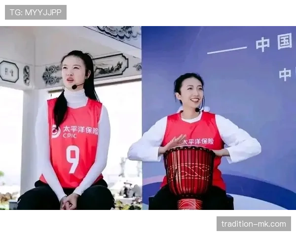 丁霞赛场外穿粉色睡衣逛街，被认出后整个咖啡馆嗨了